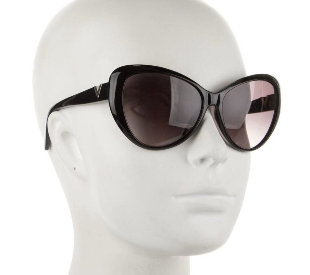 Valentino Sunglasses Frames V625S 210 001 135 Cut Out “V” Temple Cat Eye Black